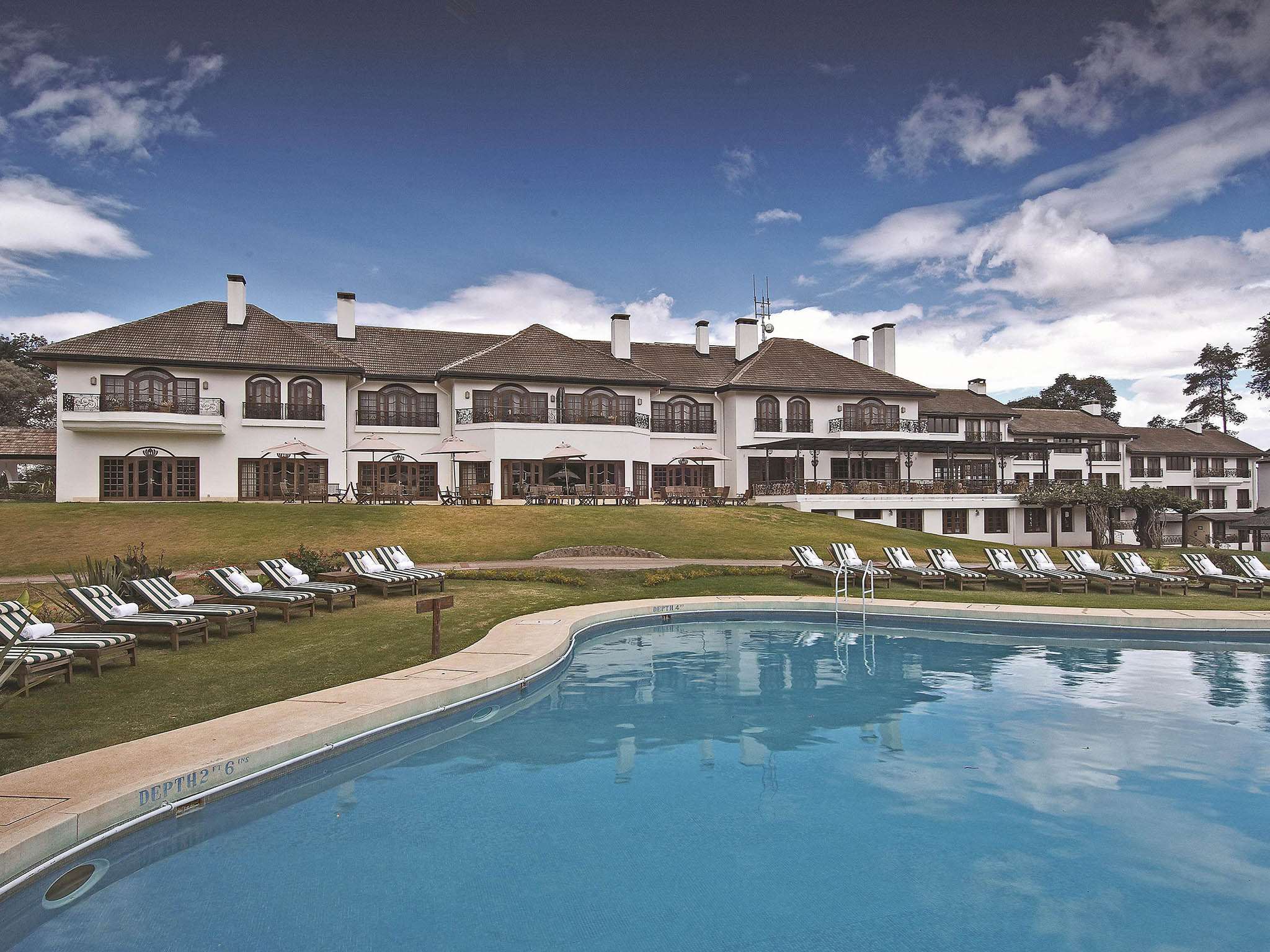 5 Days 4 Nights Mt. Kenya Safari Club – Lake Nakuru – Masai Mara Safari